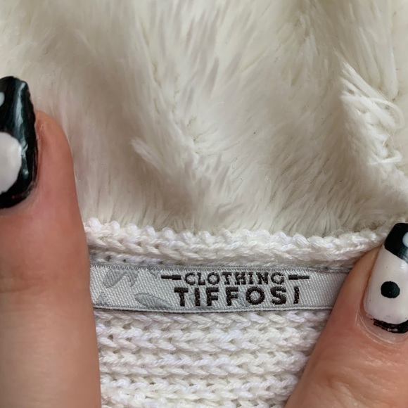 White sweater - Picture 2 of 3